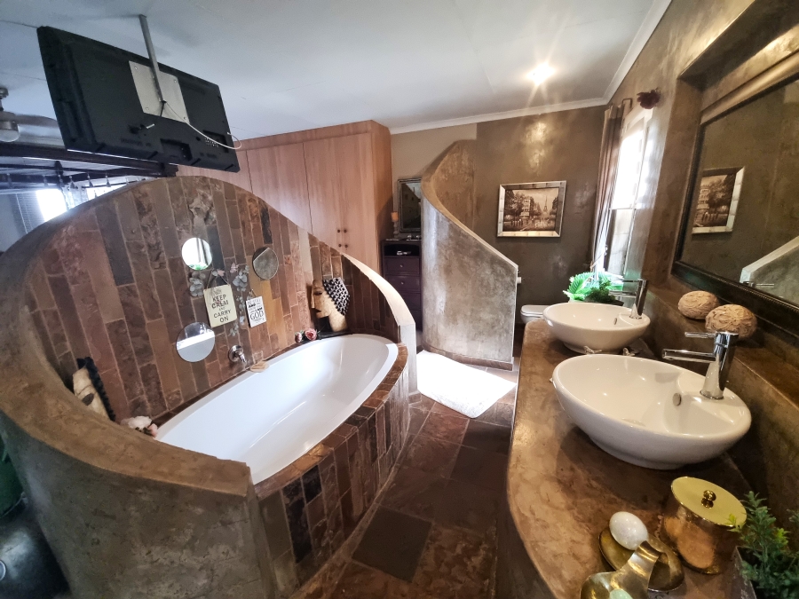 4 Bedroom Property for Sale in Boschdal North West